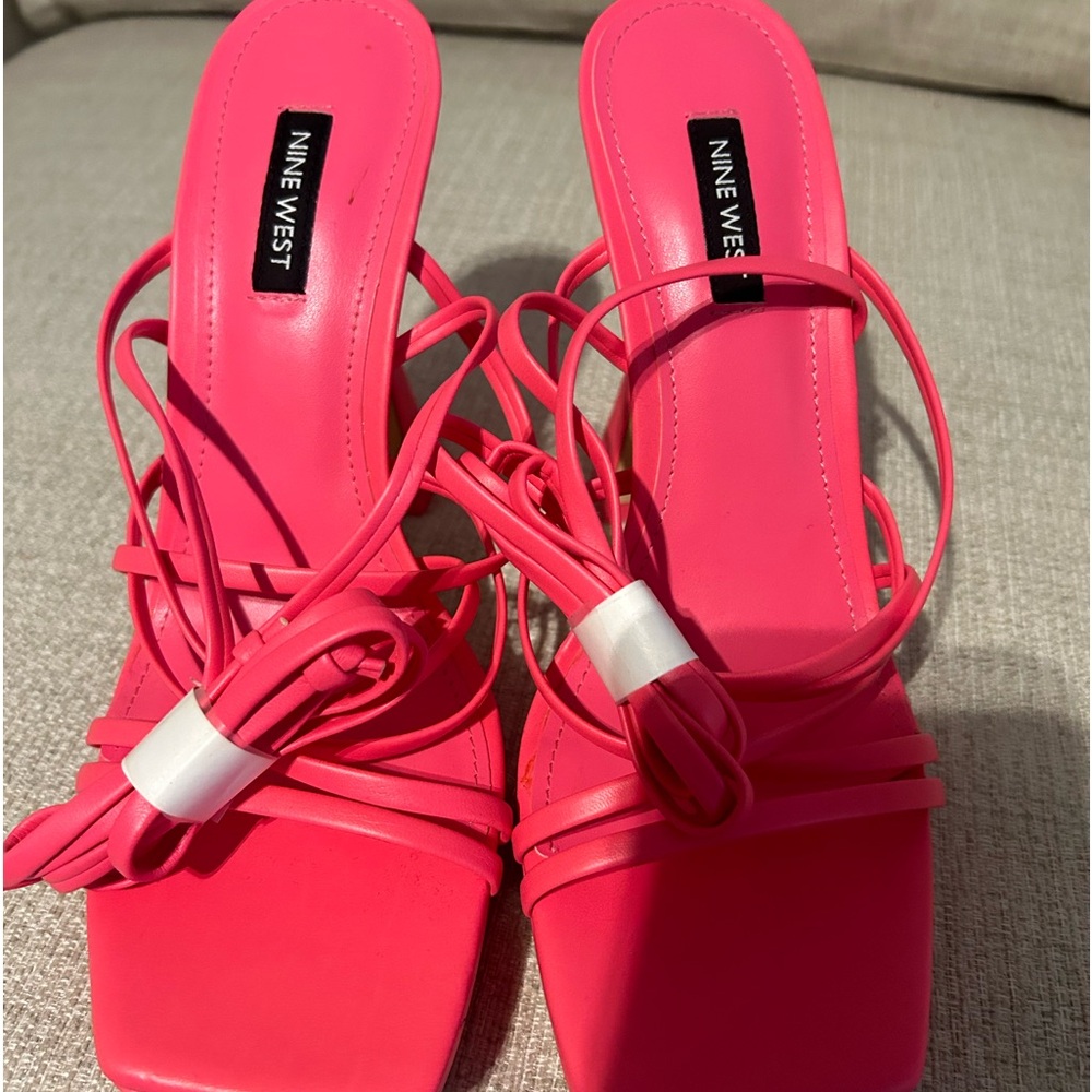 BEAUTIFUL NINE WEST STRAPPY PLATFORM SANDALS SIZE 9